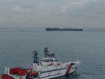 kapal-tanker-mv-tina-i-tabrak-karang.jpg