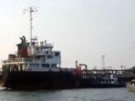 kapal-tanker-pengepul-bbm-bersubsidi_20151127_212951.jpg