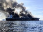 kapal-tanker-terbakar-di-perairan-malaysia-3-orang-hilang_20230502_173454.jpg