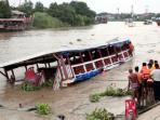 kapal-tenggelam-di-bangkok_20160920_101247.jpg