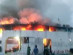 kapal-terbakar-di-lingga_20180530_222105.jpg