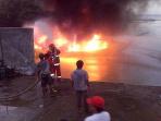 kapal-terbakar-ilustrasi_20150515_104723.jpg