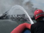 kapal-terbakar-kepulauan-seribu_20170427_115731.jpg