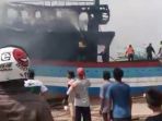 kapal-terbakar_20170614_161246.jpg