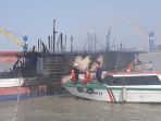 kapal-terbakar_20180716_214753.jpg