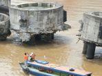 kapal-tongkang-tabrak-jembatan-mahakam.jpg