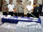 kapolda-jatim-irjen-pol-luki-hermawan-direktur-ditreskrimsus-polda-jatim-kombes-pol-gidion.jpg