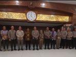 kapolda-jatim-siap-kawal-check-point-kesehatan-hewan.jpg