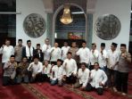 kapolda-metro-jaya-jumatan-di-masjid-cut-mutia-jakarta_20190209_062852.jpg