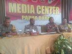 kapolda-papua-barat-brigjen-herry-rudolf-nahak-dalam-konfrensi-pers.jpg