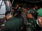 kapolda-papua-irjen-pol-martuani-sormin-lihat-evakuasi-anggota-brimob.jpg