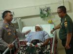 kapolda-sumatera-utara-irjen-whisnu-hermawan-menjenguk-personel-tni.jpg