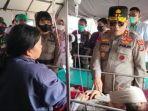 kapolda-sumut-irjen-pol-panca-putra-simanjuntak-saat-melihat-kondisi-warga.jpg