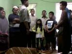 kapolres-bangka-melayat-di-rumah-duka-suharli_20150803_101406.jpg