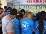 kapolres-cianjur-akbp-juang-andi-priyanto-saat-menginterogasi-seorang-korban-tppo.jpg