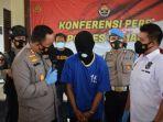 kapolres-demak-akbp-budi-adhy-buono-menanyai-pelaku-pembunuhan-hr.jpg