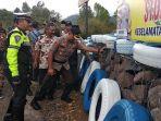 kapolres-garut-akbp-dede-yudy-ferdiansyah-memeriksa-bronjong-pengaman.jpg