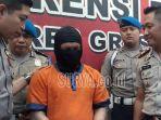 kapolres-gresik-akbp-wahyu-s-bintoro-merilis-pelaku-pembunuhan-pemilik-cafe.jpg