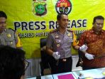 kapolres-jakarta-utara-kombes-pol-dwiyono-merilis-penangkapan-tiga-pelaku-pengeroyokan_20170421_181215.jpg