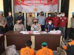 kapolres-lampung-tengah-akbp-popon-ardianto-sunggoro-gelar-perkara.jpg