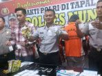 kapolres-nunukan-akbp-jepri-yuniardi-rabu-2382017-menunjukkan-para-tersangka-d_20170823_225656.jpg