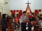 kapolres-sekadau-akbp-yury-nurhidayat-menggelar-safari-di-gereja-kristen-nasional-injili-gkni_20161127_173741.jpg