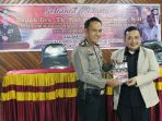 kapolres-solok-terima-penghargaan-award-bpi-kpnpa-ri-2019_20190514_121136.jpg