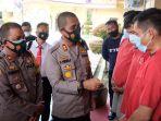 kapolres-tanjung-balai-akbp-putu-yudha-prawira-menginterogasi-para-pelaku-penculikan.jpg