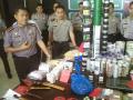 kapolres-tapin-akbp-namora-menunjukkan-barang-bukti-operasi-sikat.jpg