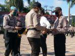 kapolres-tasikmalaya-kota-akbp-anom-karibianto-memberikan-pengh.jpg