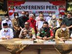 kapolres-tulangbawang-akbp-hujra-soemena-memimpin-mediasi.jpg