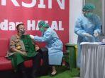 kapolresta-deliserdang-kombes-pol-yemi-mandagai-divaksin.jpg