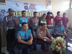 kapolresta-padang-kombes-pol-yulmar-try-himawan-tengah-memberikan.jpg