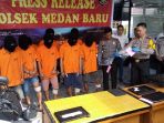 kapolrestabes-medan-kombes-dadang-hartanto-didampingi-kapolsek-medan-b_20171227_181513.jpg