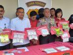 kapolrestabes-semarang-kombes-pol-abioso-seno-aji-menunjukan-tersangka-pengedar-sabu.jpg