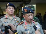 kapolri-gubernur-dan-walikota-kecam-aksi-teror-bom-di-gereja_20180513_220526.jpg