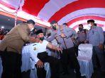 kapolri-lihat-gubernur-maluku-vaksin-nih3.jpg