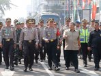 kapolri-periksa-pengamanan-kaa-di-bandung_20150422_154757.jpg