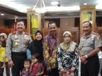 kapolri-santunan-nih2_20160122_180252.jpg