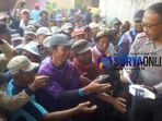 kapolsek-babat-bagi-bagi-angpau-ramadan_20180504_121215.jpg