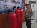 kapolsek-kemayoran-kompol-ewo-samono-mendekati-ketiga-pelaku.jpg