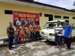 kapolsek-kutalimbaru-akp-martualesi-sitepu-memperlihatkan-lima-preman_20170915_140350.jpg