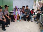 kapolsek-mandalle-iptu-hasanuddin-dengan-mahasiswa-asal-papua.jpg