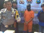 kapolsek-pare-akp-mustakim-memperlihatkan-tersangka-sugeng-riadi.jpg