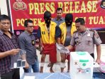 kapolsek-percut-seituan-kompol-pardamean-hutahaean-dan-kanit-reskrim-iptu-phil_20171003_130355.jpg