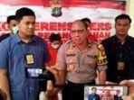kapolsek-pesanggrahan-kompol-sukadi-saat-memberikan-keterangan.jpg