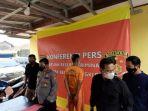 kapolsek-rengasdengklok-saat-menyampaikan-penungkapan-k.jpg