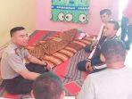kapolsek-sungai-kakap-akp-matias-suwart-takziah-di-rumah-duka-almarhun.jpg