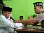 kapolsek-welahan-jepara-akp-rismanto-menikahkan-pasangan-mesum_20171123_133614.jpg