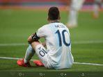 kapten-timnas-argentina-lionel-messi-terduduk.jpg